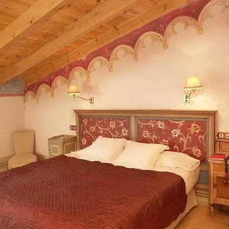 Hotel Plaza 2*